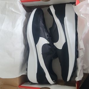 Men's Nike Waffle  Debut